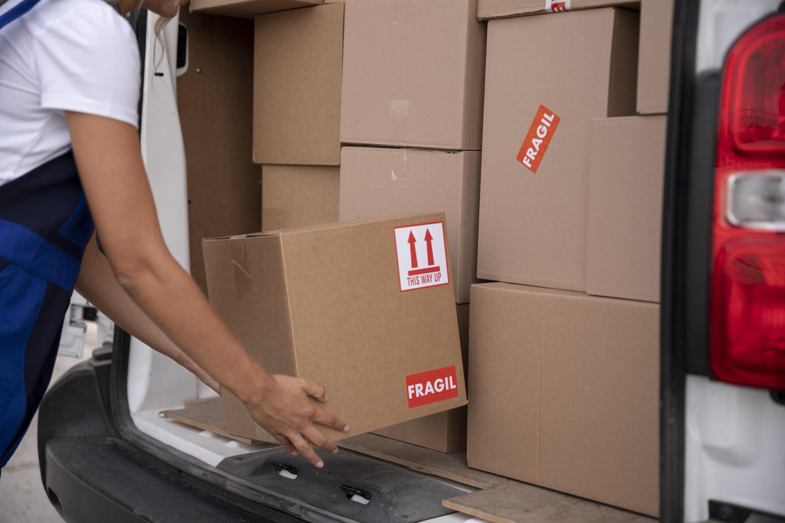 Distribusi Barang Distribusi Barang ke Daerah Terpencil